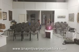 Iznajmljivanje projektora i ozvučenja za projekciju filma „Koreni“