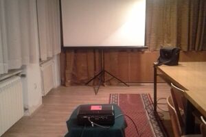 Iznajmljivanje projektora za poslovni sastanak – Udruženje pravnika Beograd